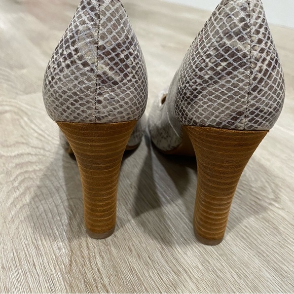 YOU by CROCS Snake Leather Pumps - Picture 11 of 12